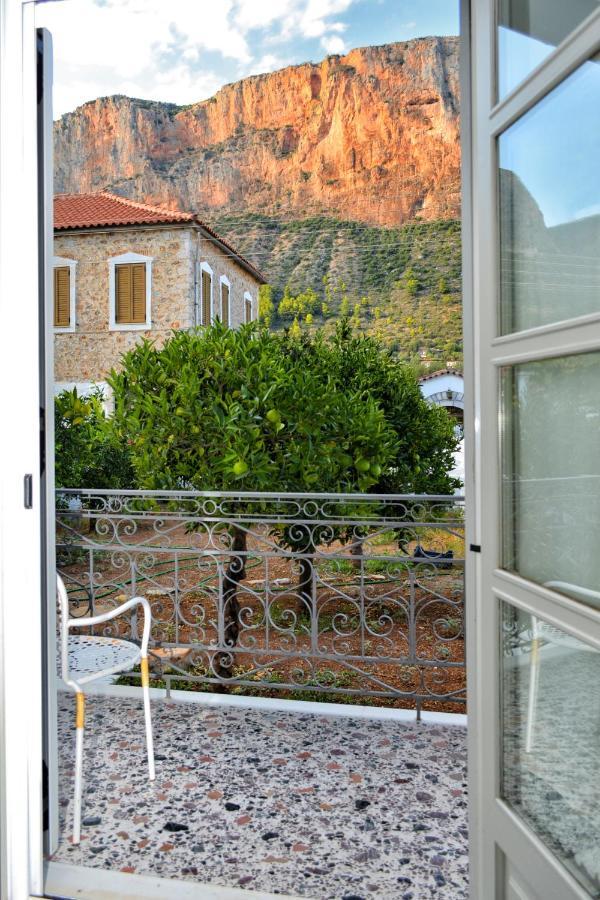 Anna'S Family Home Leonídion エクステリア 写真